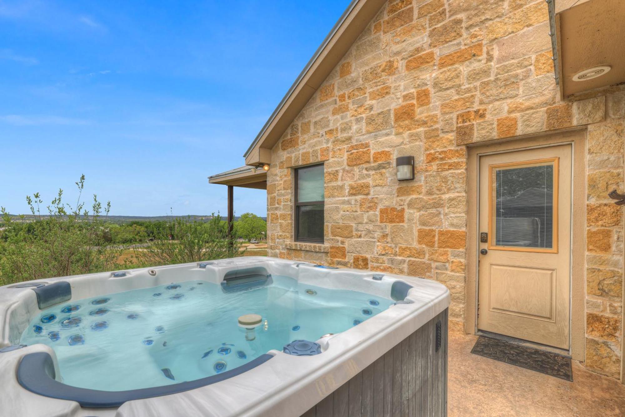 West End Luxury Retreat With Resort Style Pool And Hot Tub! Fredericksburg Exterior photo