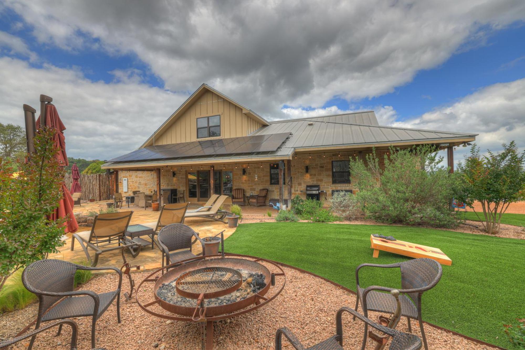 West End Luxury Retreat With Resort Style Pool And Hot Tub! Fredericksburg Exterior photo