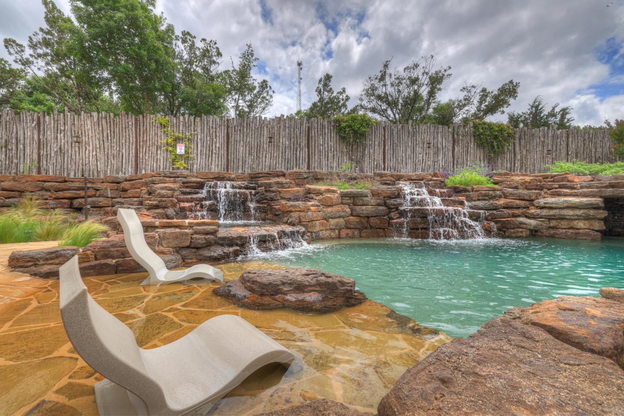 West End Luxury Retreat With Resort Style Pool And Hot Tub! Fredericksburg Exterior photo